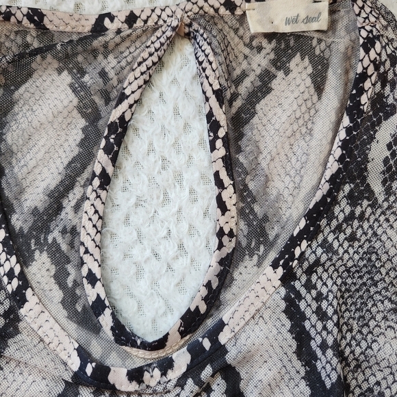 2000s Wet Seal Sheer Snake Skin Bodysuit sz L - Picture 3 of 6